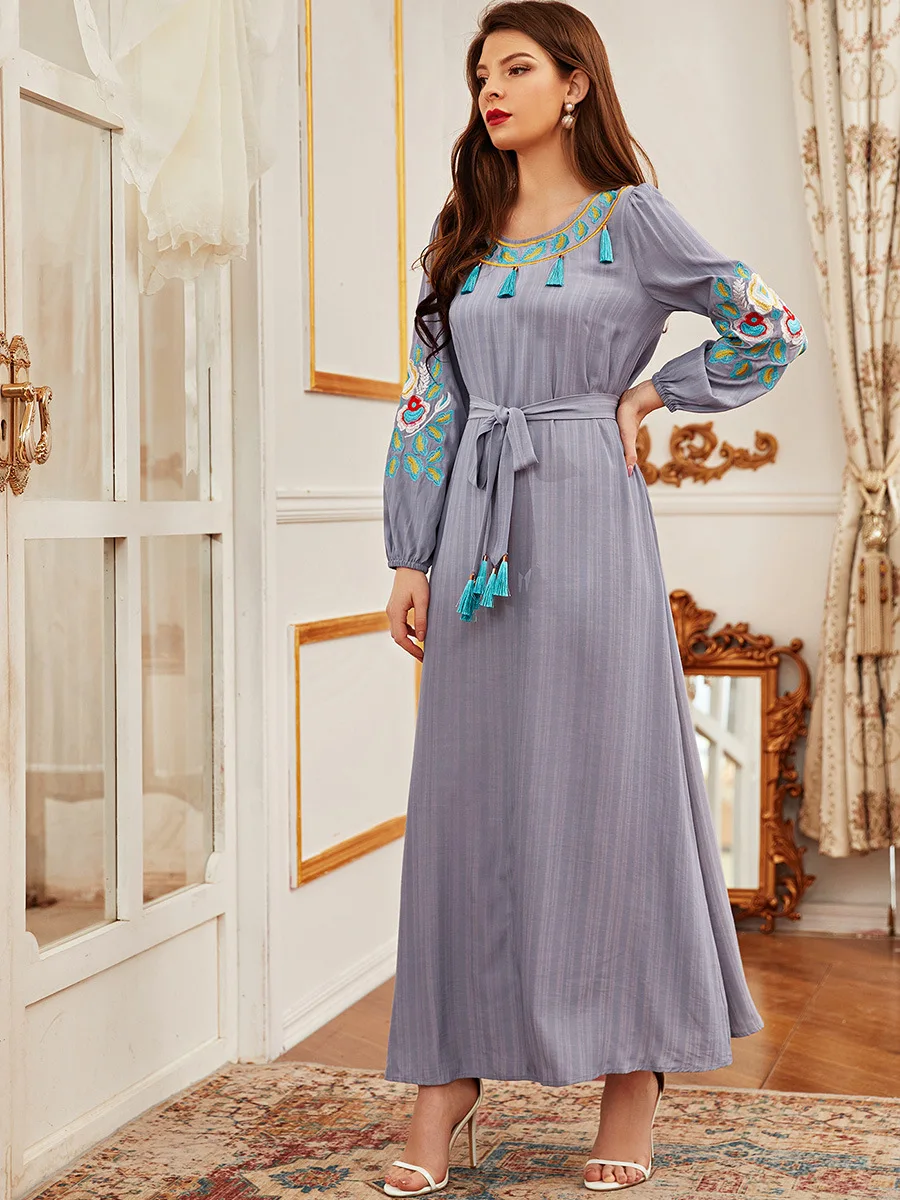 

Plus Size Muslim Dress Women Dubai Turkey Robe Embroidery Kaftan Ethnic Long Sleeve Wild Dresses Lace-up Abaya Islamic Clothing
