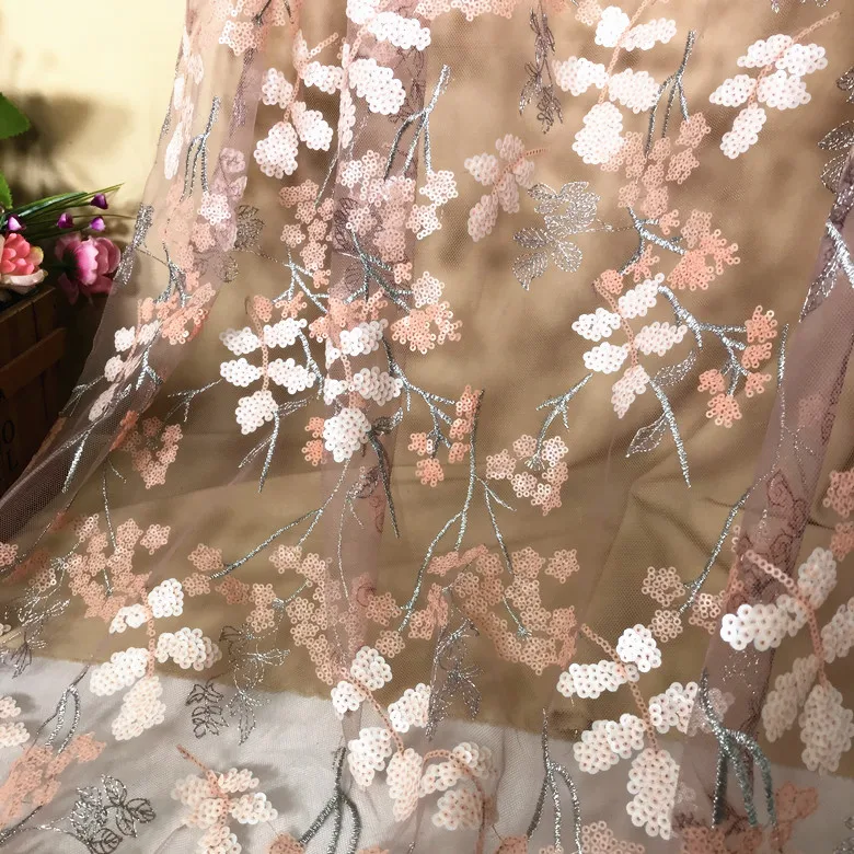 Сетчатая кружевная ткань телесного и розового цвета с маленькими цветами