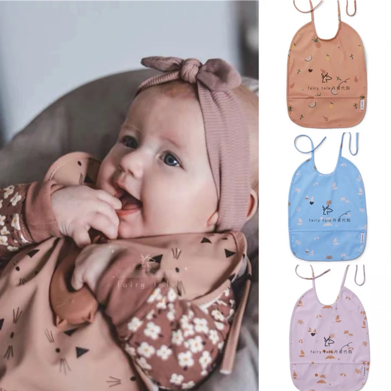 

2 Pairs/lot Baby Bibs Cartoon Printed Infant Boys Girls Feeding Bibs Newborn Towels High Quality