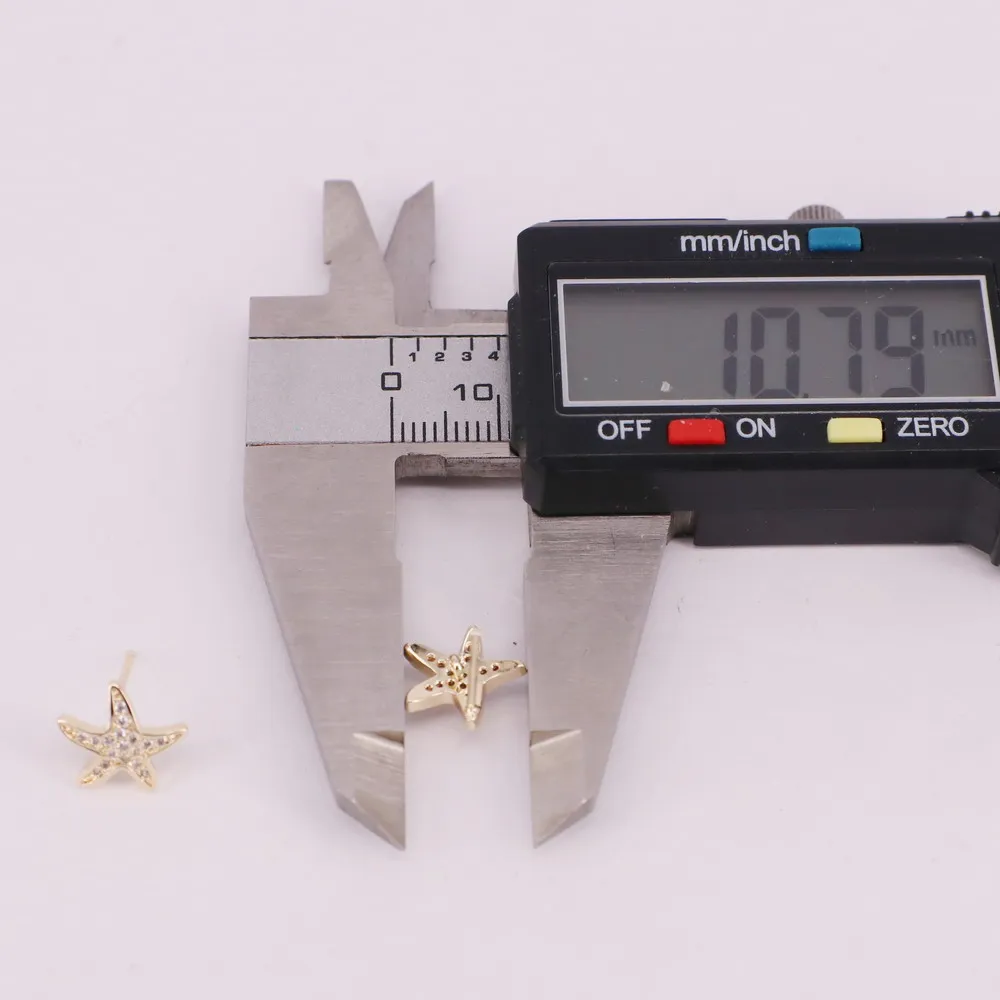 Латунные серьги-гвоздики в виде морской звезды с серебряным кубическим