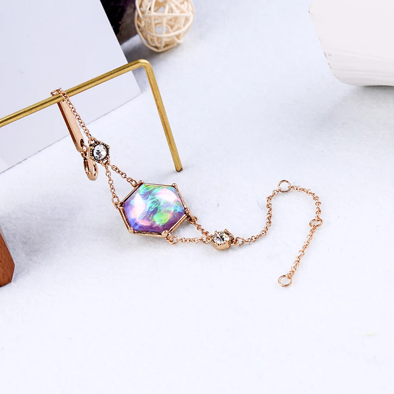 Женский браслет в богемном стиле с кристаллами и геометрическим орнаментом