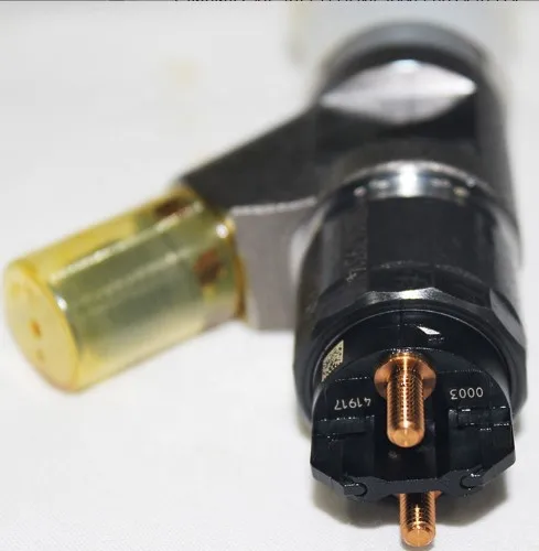 

5801479314 original SAIC hongyan diesel fuel injector 0445120361