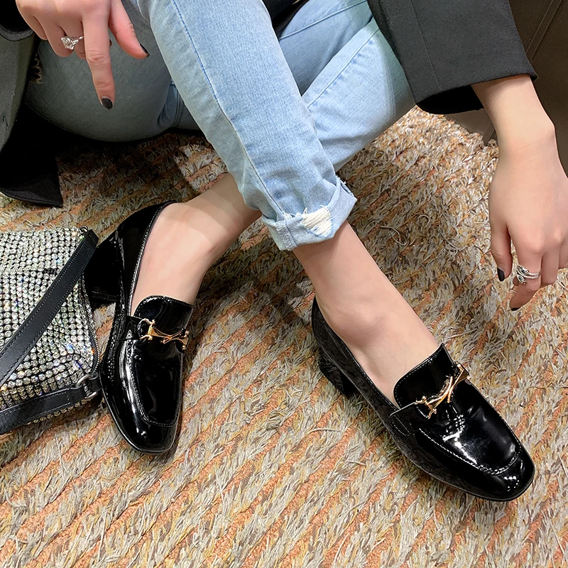 

Женские кожаные туфли QZYERAI, демисезонные туфли-лодочки на высоком квадратном каблуке, обувь для свадьбы и вечеринки, 2021