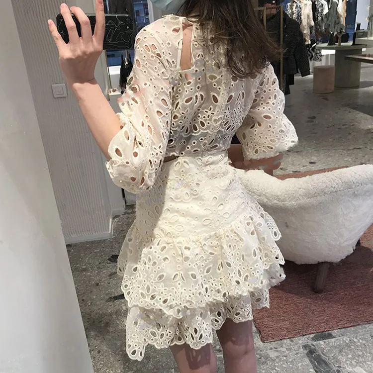 

5349 French m family 2021 spring and summer new heavy industry embroidery personalized waist and versatile slim dress