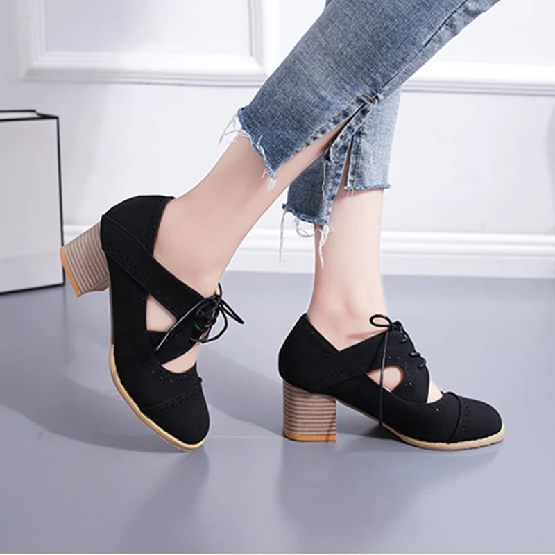 Женские туфли на квадратном каблуке с завязками лодыжках толстом со шнуровкой