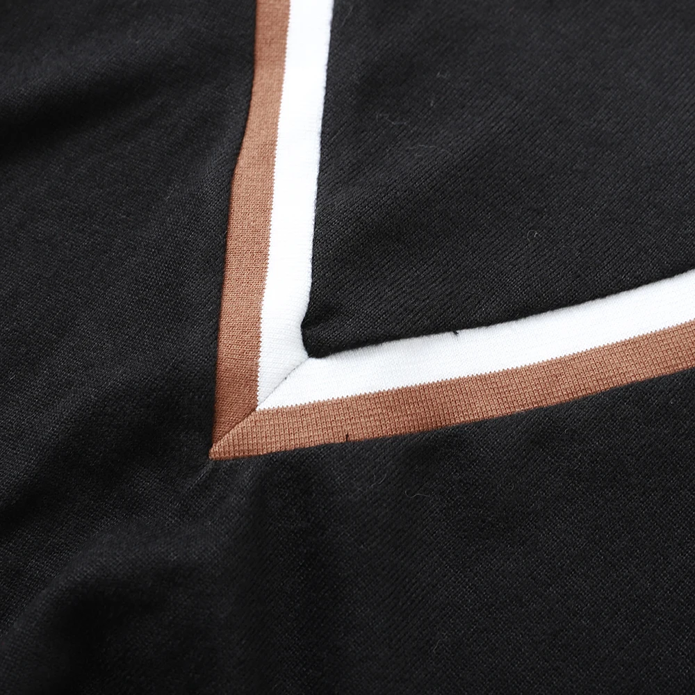 Контрастное платье с высоким воротом женское в полоску длинным рукавом мини