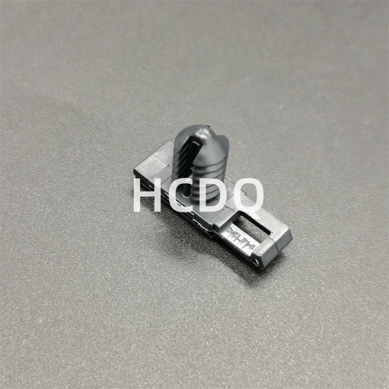 

Пластиковая заглушка разъем 15318012