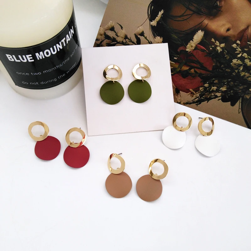 Самые продаваемые товары Простые полые металлические круглые серьги гвоздики