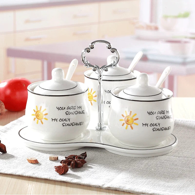 

Керамическая банка для приправ, набор из трех предметов, кухонные принадлежности, коробка для приправ, набор соляных горшков, бутылка для пр...