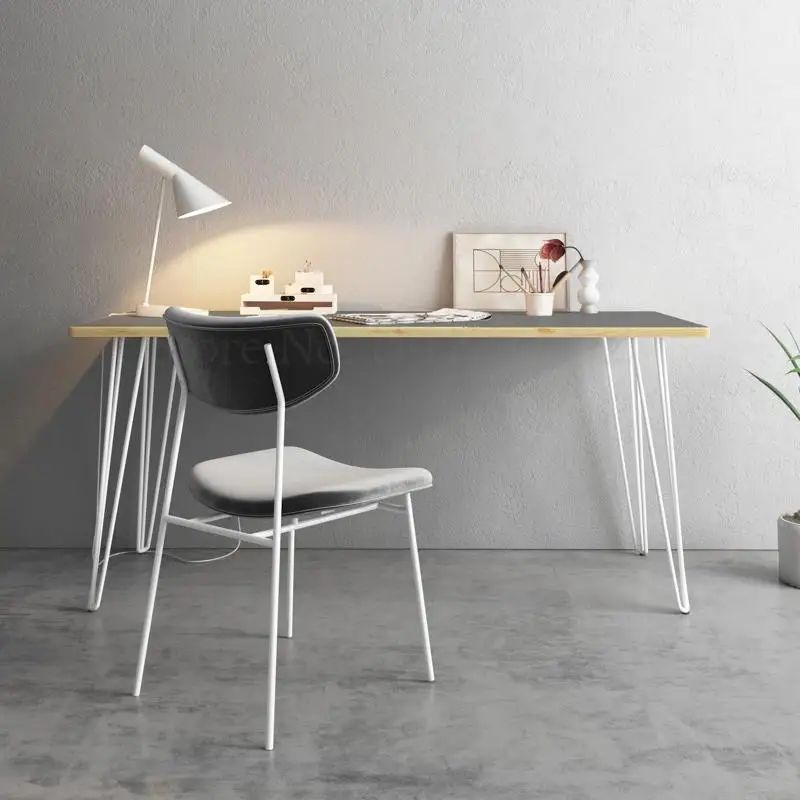 Скандинавский минималистичный стол из массива дерева компьютерный маленький