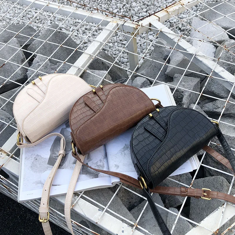 Женская сумка через плечо модная крокодиловая полукруглая седельная из