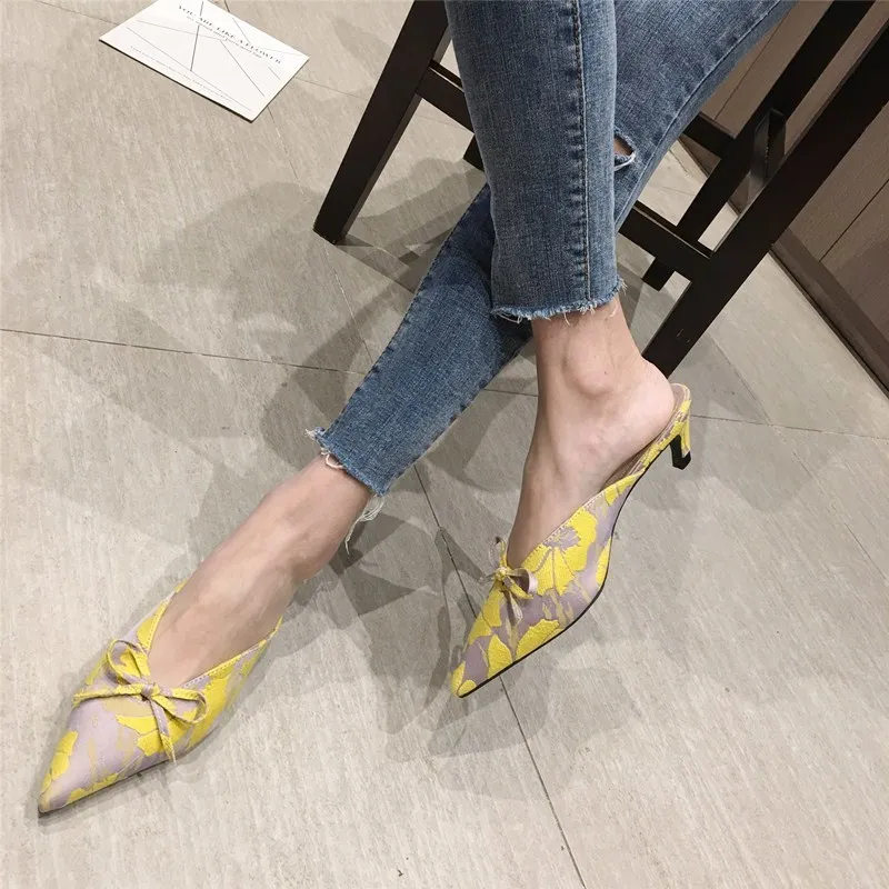 2020 летние женские туфли без задника модные шлепанцы с острым носком модельные