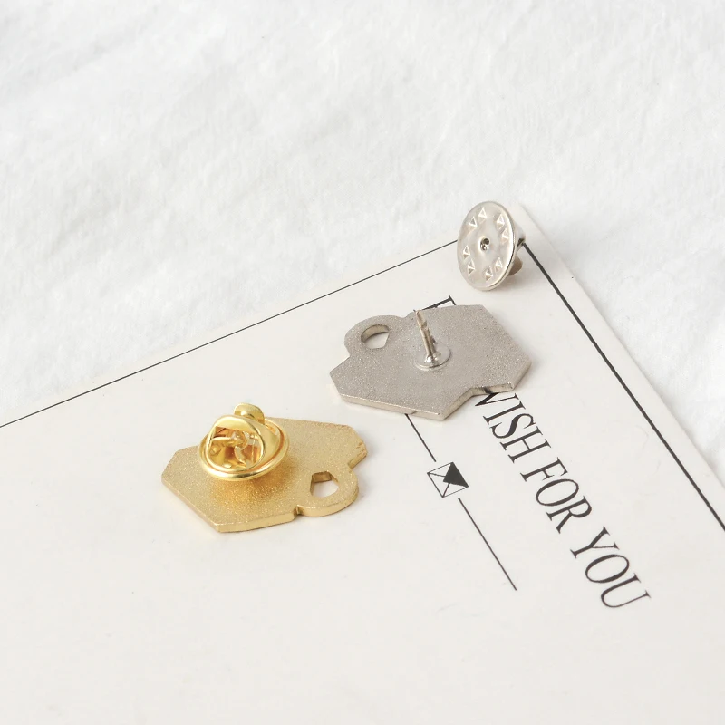 Эмалированная булавка с черной кошкой в коробке если она мне подходит броши