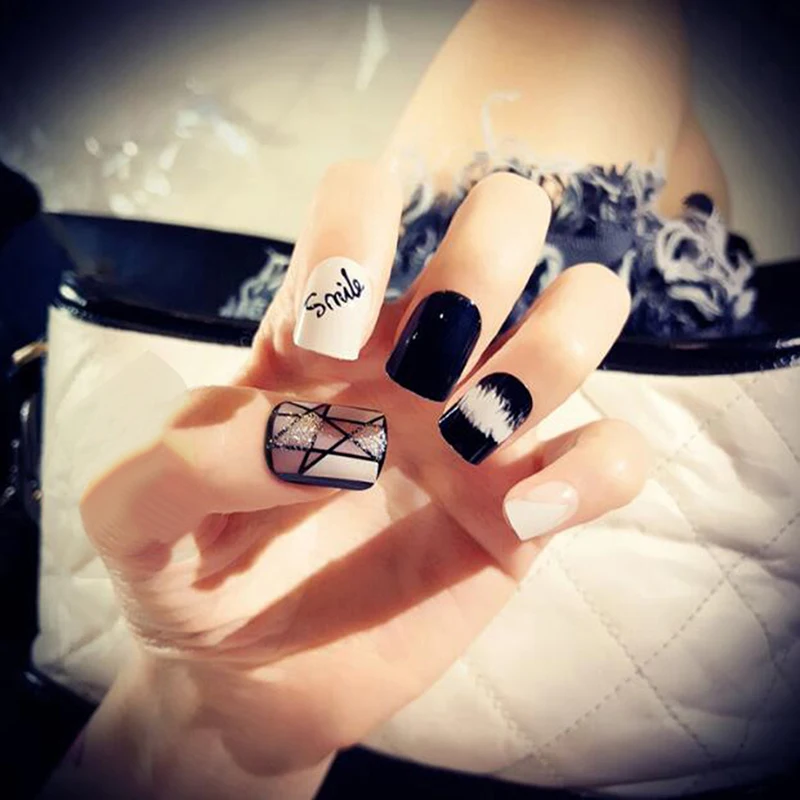 

Black&White 24pcs/set Fashion Designed Nails Short Fake Nails Nail Gel Polish False Nail Kit Including Glue