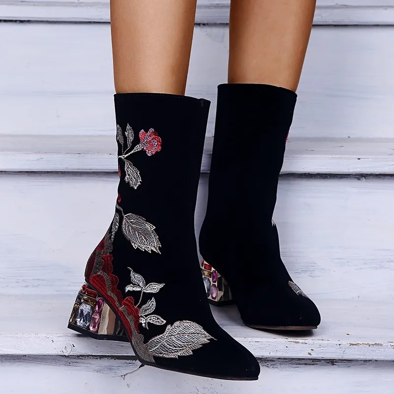 

2021 Winter Women's Shoes Embroidered Boots Ethnic Embroidered Shoes
