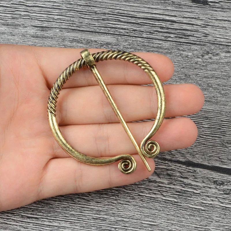 

Medieval Badge Viking Brooch Fashion Pin Viking Pin Vintage Shoulder Shawl Chest Brooch 100% New High Quality Penannular Pins