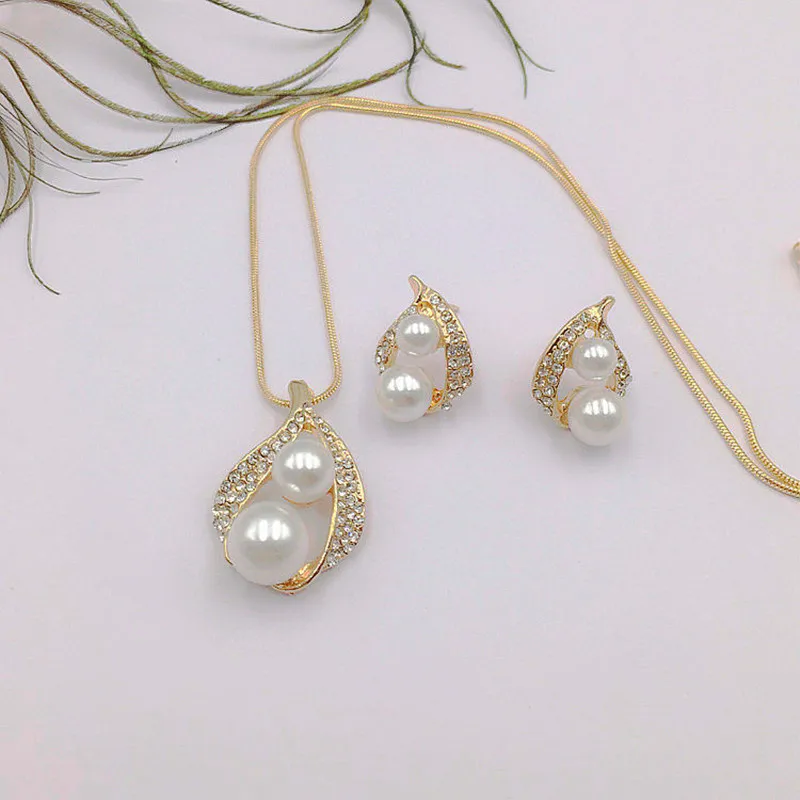

Elegant Pearl Gold Chain Pendant Stud Earrings for Women Hollow Inlaid Small Zircon Jewelry Set Female Accessories Wedding Gifts