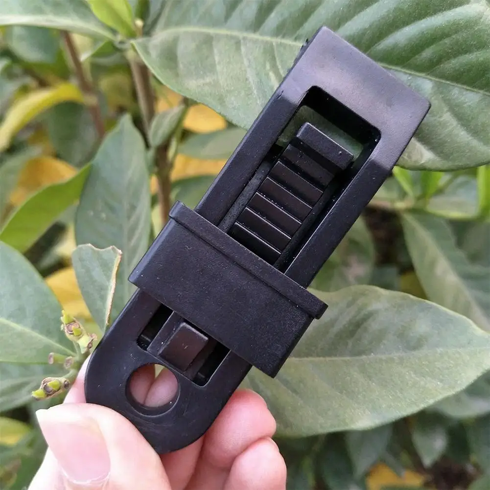 

1 PC Outdoor Camping Large Canopy Hook Tent Windproof Alligator with Barb Clip Plastics Tent Windproof Alligator