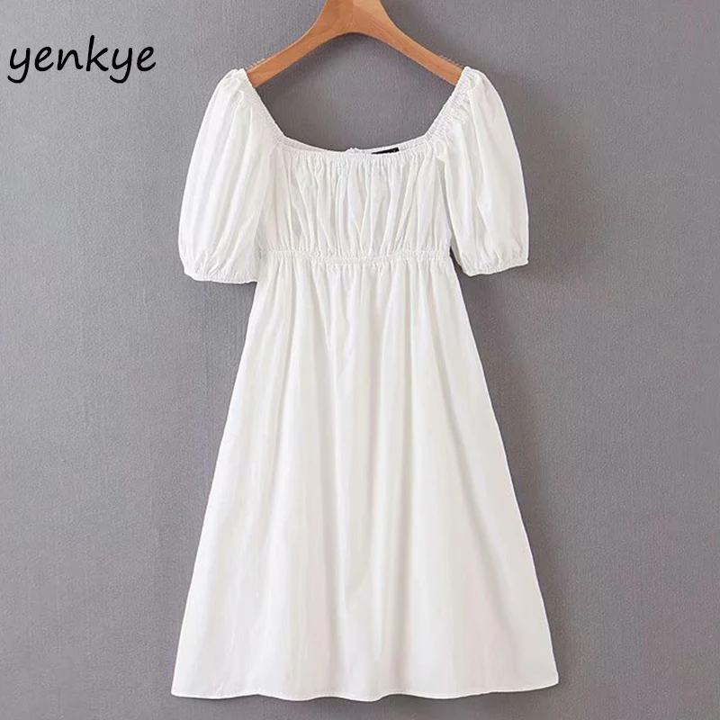 Милое женское белое платье с пышными рукавами квадратным вырезом высокой талией а силуэта Мини Летнее