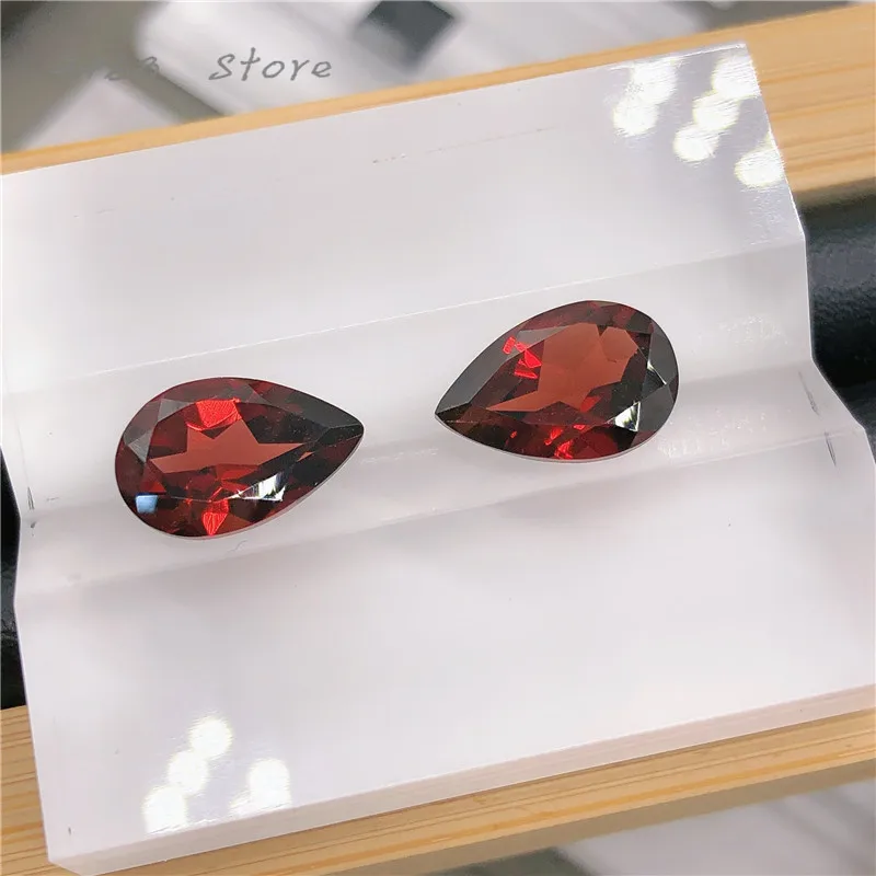 

2 natural garnet loose stones, gem size 8*12*4.5mm, gem weight 6.5 carats, high quality, high clarity