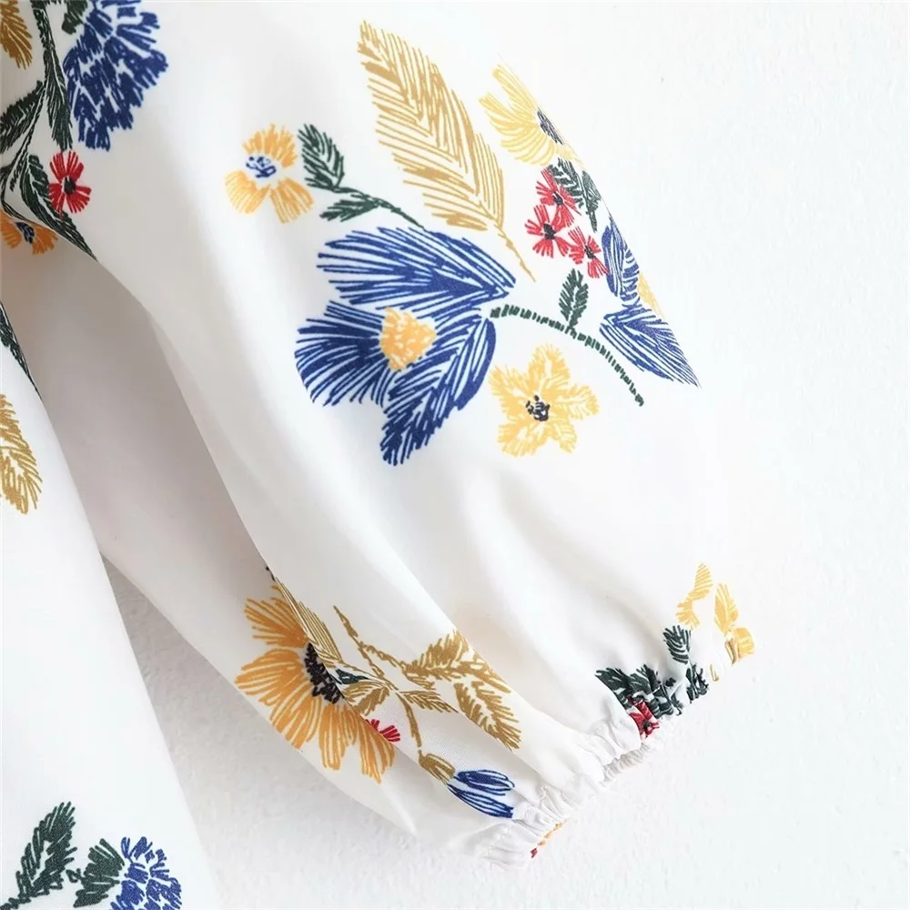 

2020 summer women's new V-neck 3/4 sleeve elastic cuff laminated decorative shirt printed poplin shirt