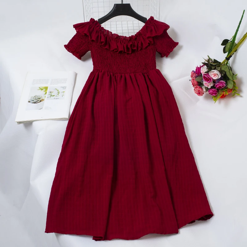 Элегантное женское летнее платье с вырезом лодочкой и расклешенными рукавами