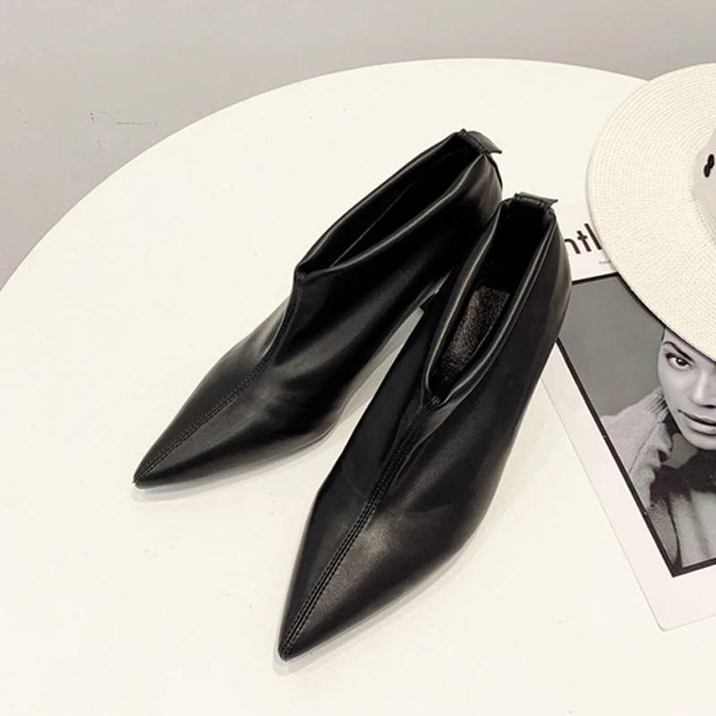 Женские дизайнерские короткие ботинки зимняя обувь на тонком каблуке с острым