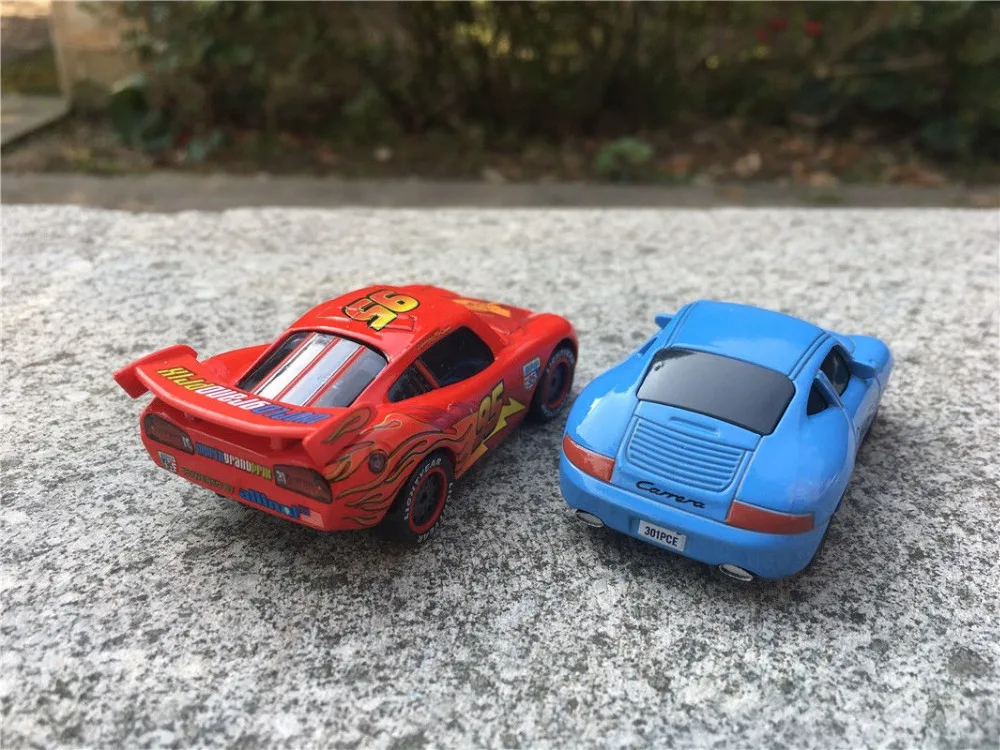 Disney Pixar Cars 2 Lightning McQueen &amp Sally шт металлические Литые игрушечные машинки Набор новые