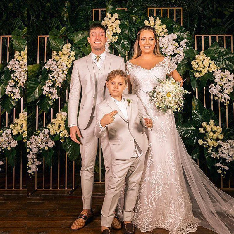 

Graceful A Line Pregnancy Wedding Dresses 2021 Lace Appliques V Neck Short Sleeve wedding gowns Sweep Train Bridal Gowns
