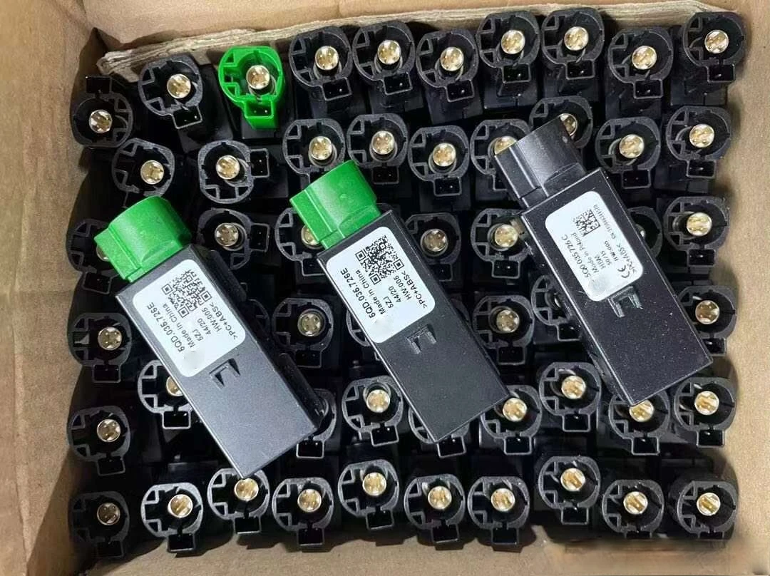 Переходник MIB2 USB AMI MIB682/200/866 с разъемом AUX для автомобиля VW Golf MK7 Touran 5QD 035 726E 5QD035726J |