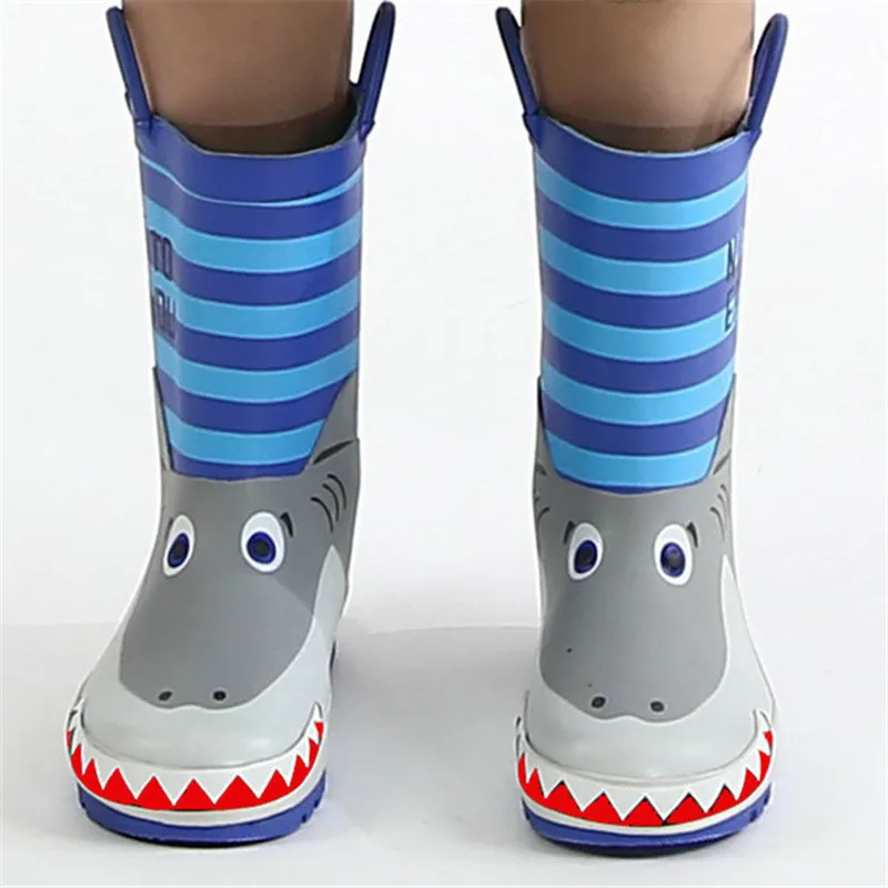 

2021 ALL season new children's rain shoes cartoon shark shape 3D middle rain boots rubber children's rain shoes