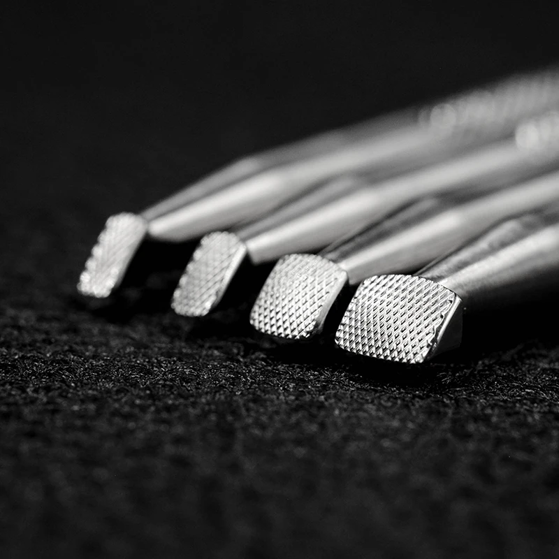 Кожаное изделие штамповка кожевенное ремесло резьба работа с логотипом материал