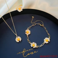 2022 korean fashion daisy flower charm bracelet for women girls elegant simple white flower sunflower wrist chain bracelet femme