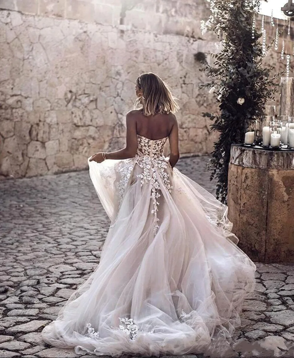 

2022 Cheap Plus Size Country Style 3D Floral Appliques A-Line Wedding Dresses Bohemian Bridal Gowns for Brides Robe De Mariée