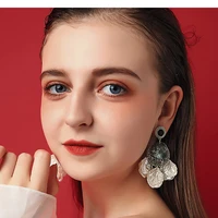 2022 new fashion grey shell womens earrings scalloped resin cutout diamond inlaid boho earrings for mom gifts fashion jewelry