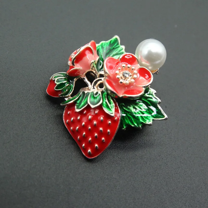 

Trendy Red Strawberry Enamel Brooches For Men Women's Classic Fruits Weddings Party Banquet Brooch Women's Accessories