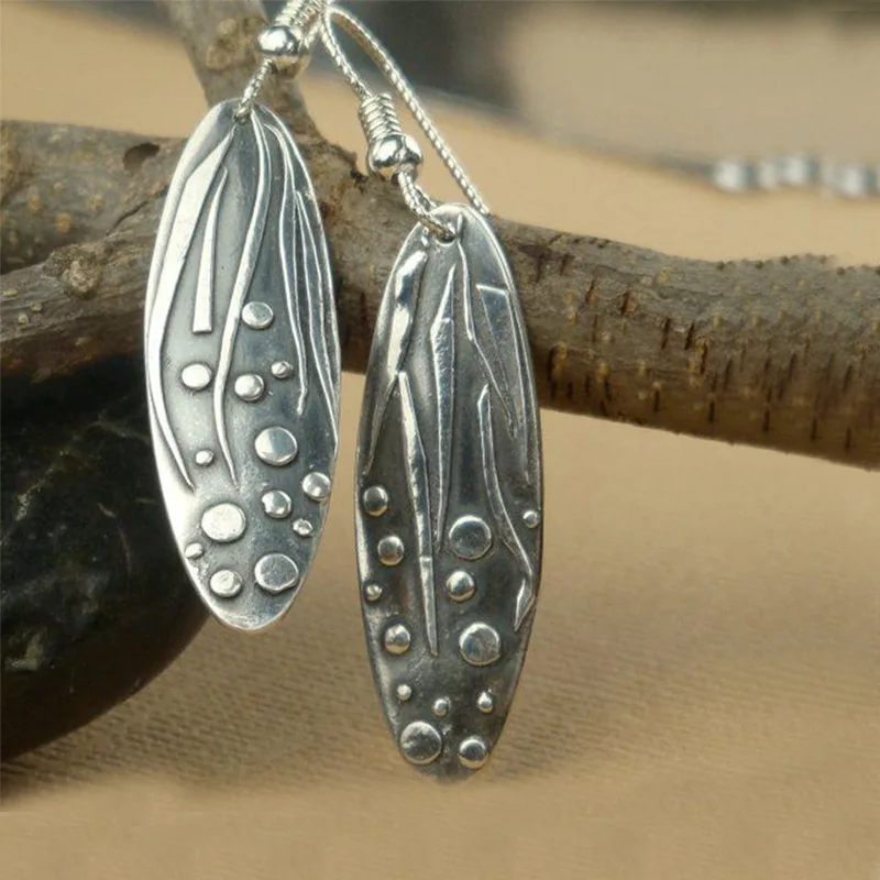 

Винтажные антикварные серебряные Длинные овальные металлические серьги, племенные аксессуары, рельефные женские серьги с морскими водоро...