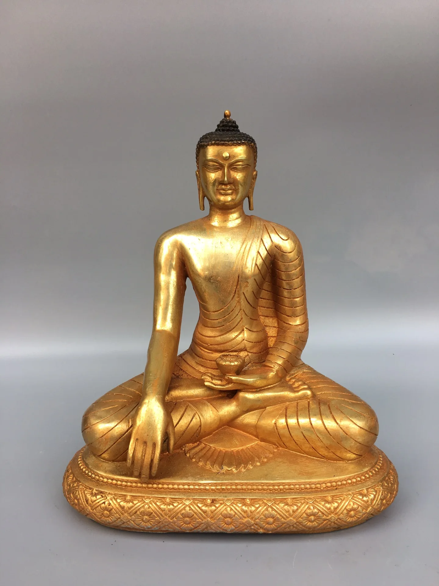 

8"Chinese Folk Collection Old Bronze Gilt Thai Buddha Sakyamuni Amitabha Sitting Buddha Town House Exorcism