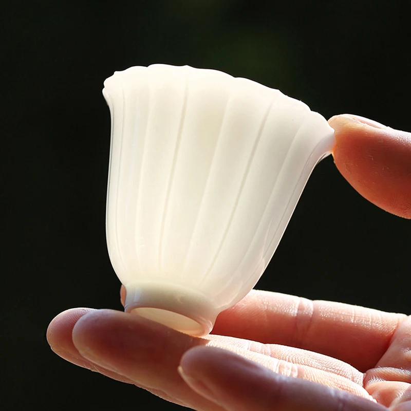 

Цзиндэчжэнь чайная чашка керамическая фарфоровая чайная чаша ручной работы 50 мл Лепестковые чашки Master Puer чайная чашка китайская чайная пос...