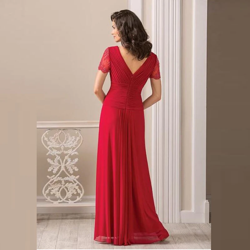 

2021 Modern Simple Red Chiffon Full Length Short Sleeve Mother of the Bride Dresses Deep V Neckline Wedding Guest Gowns Back Out