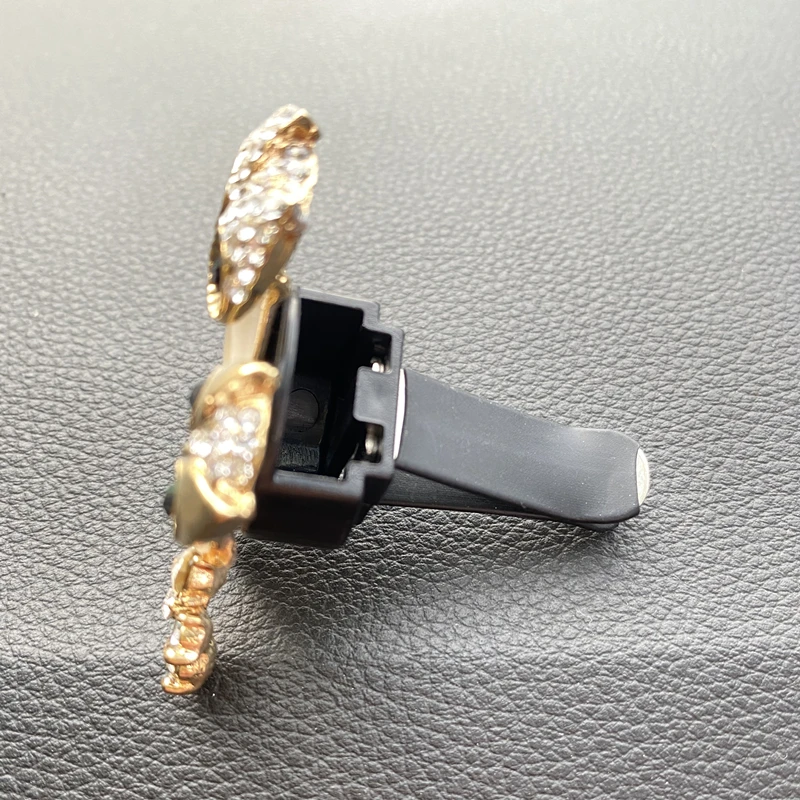 

Shining diamond, owl, car outlet, perfume, decorative clip, mother owl, owl, car perfume.