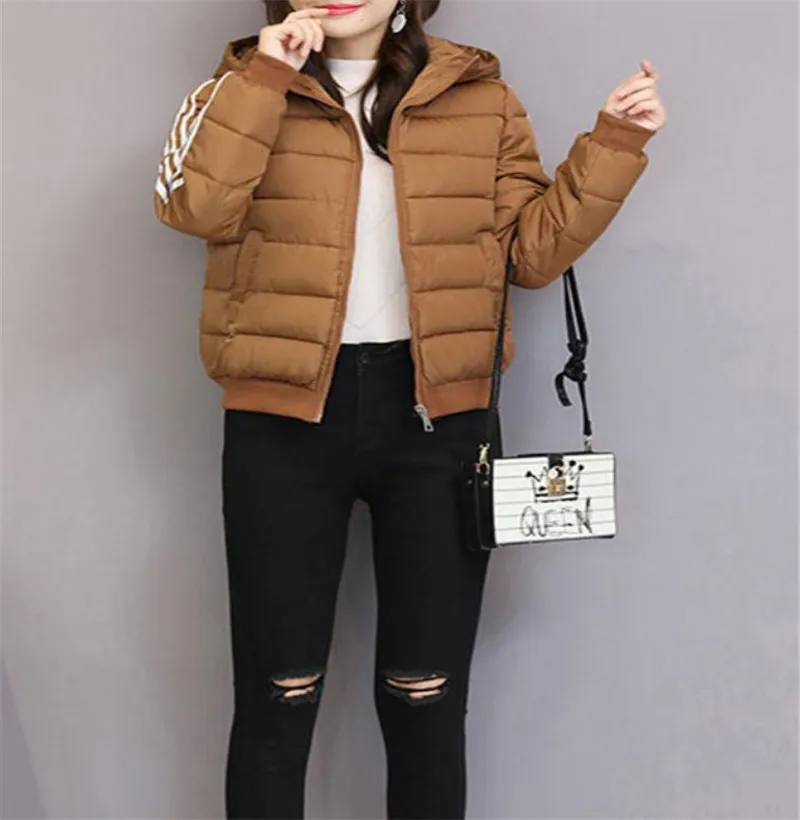 Женская куртка с капюшоном и хлопковой подкладкой