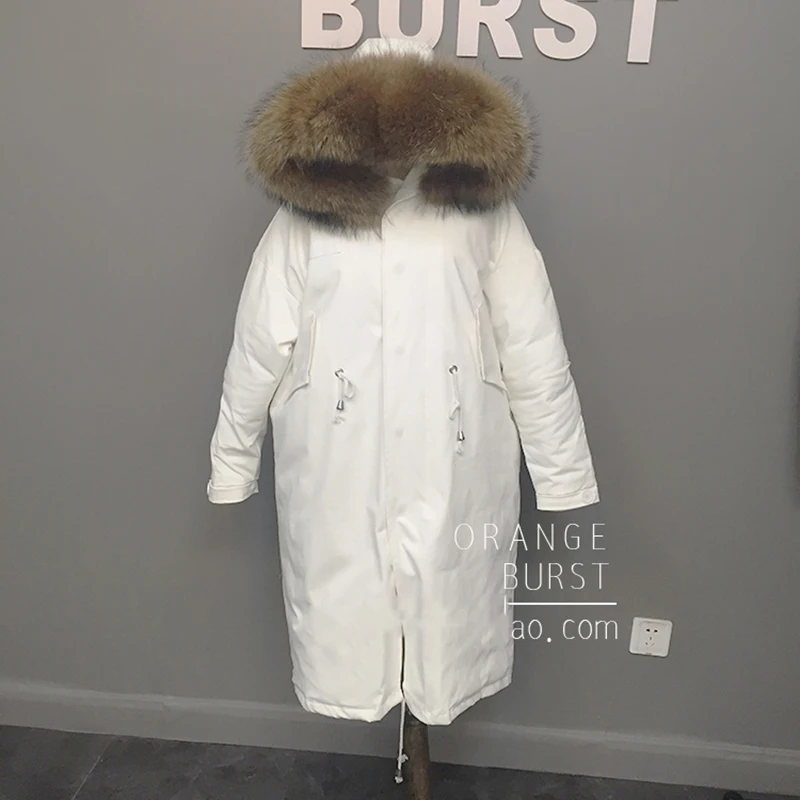 Женское хлопковое пальто с большим меховым воротником длинное утепленное в