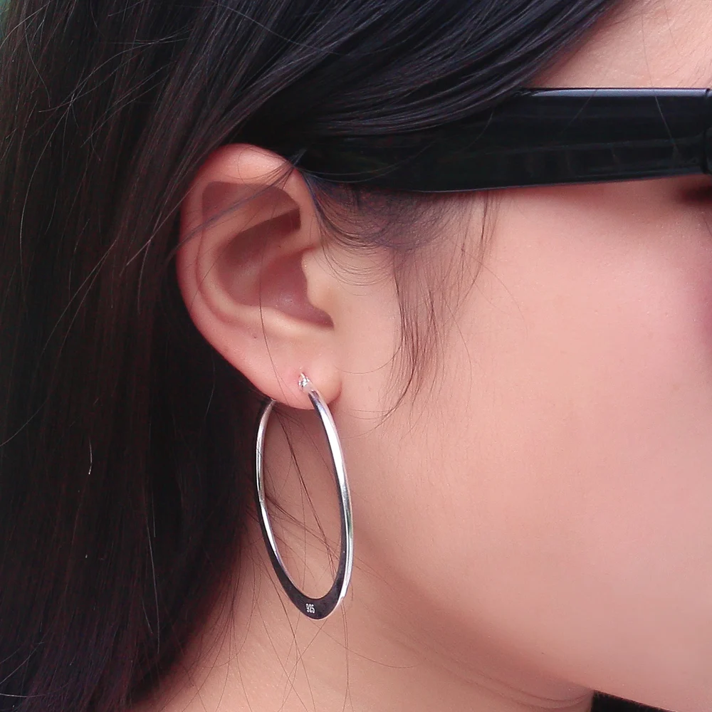 Серьги женские круглые из серебра 925 пробы с глянцевым дизайном| |