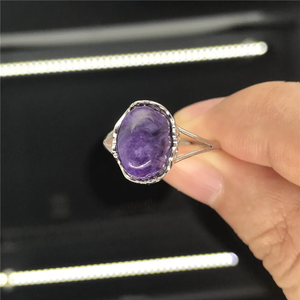 Кольцо из натурального фиолетового хароитного серебра 925 пробы 13 х10 мм |