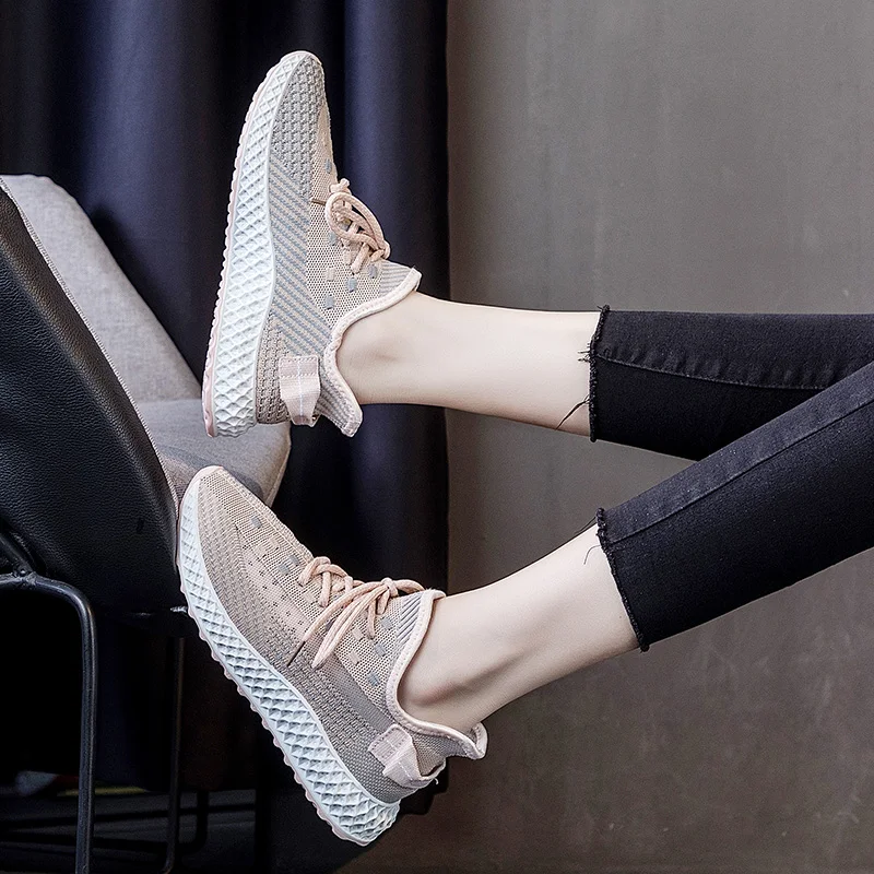 

2020 Women's Golf Sports Breathable Mesh Ladies Trend Sports Shoes Non-slip Outdoor Girl Grass Walking Sports Fitness Golf Shoes