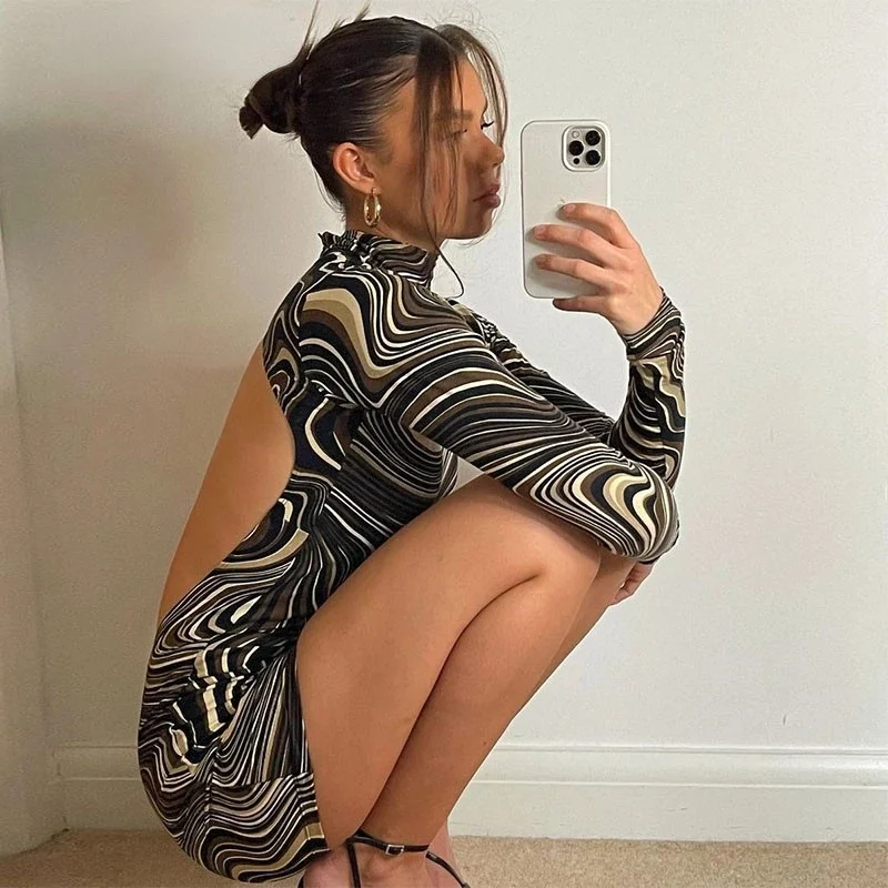 

Женское облегающее мини-платье с длинным рукавом и открытой спиной