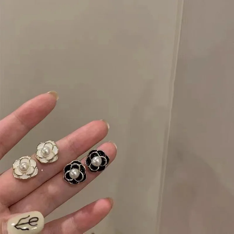 

Women's Ear Studs Retro High-Grade Three-Dimensional Flower Temperament Earrings Autumn Winter Ear Studs