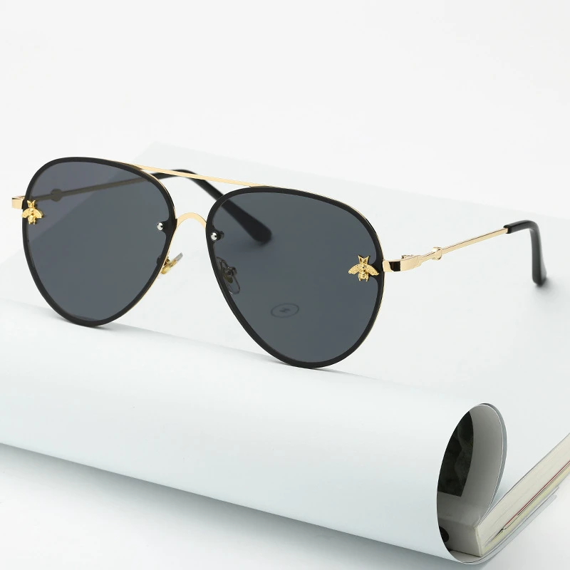 

Bee Sunglasses Brand Design 2021 Fashion Women Small Colourful Rivet Glasses Female Male Outdoor Traveling Eyeglasses UV400