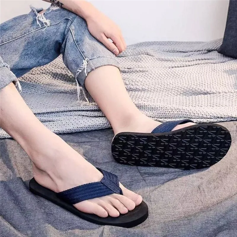 Мужские сандалии на плоской подошве Нескользящие шлепанцы пляжные тапочки лето